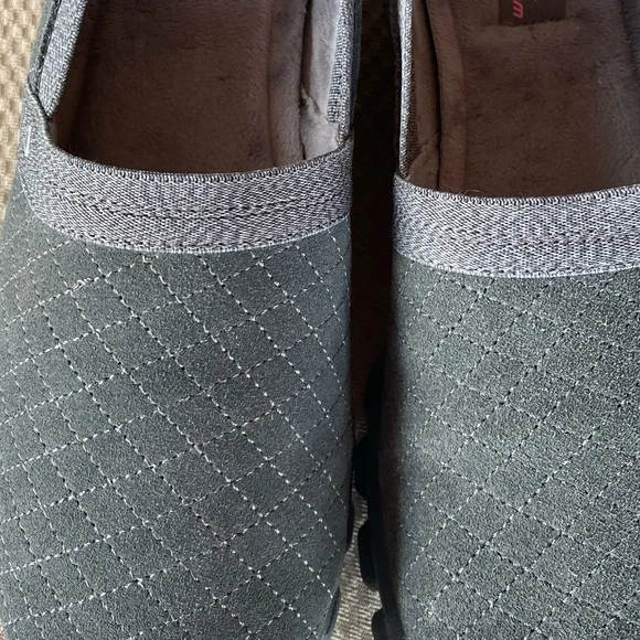 Skechers EZ Flex 2 Cuddle Up Memory Foam Slip on Shoes Size 9 faux suede EUC - Picture 11 of 13